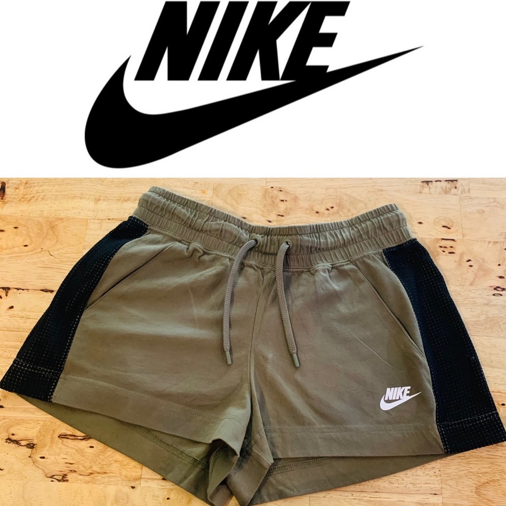 Nike Women shorts